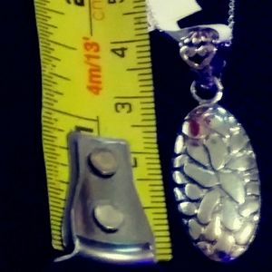 NWT- STERLING/PEBBLED-OVAL PENDANT. 18" CHAIN.(R-6
